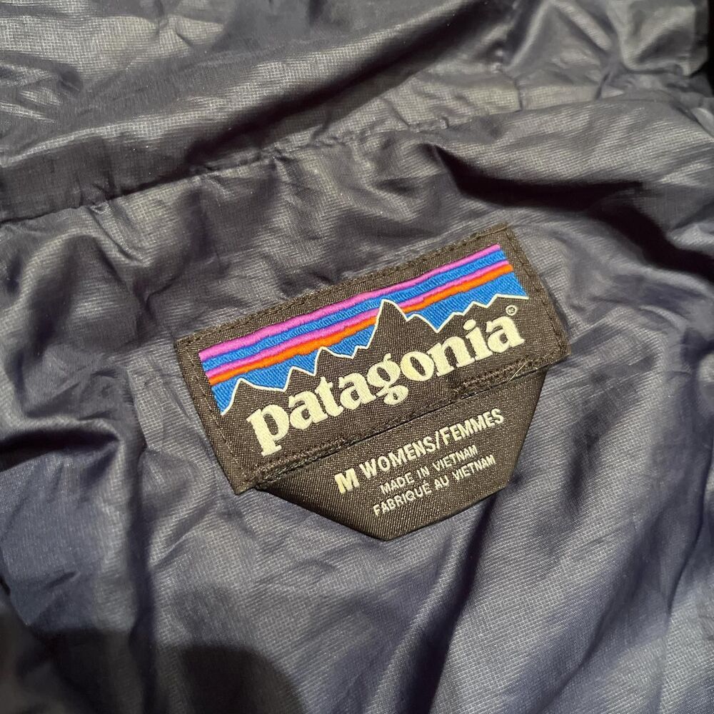 Patagonia Women's Navy and Blue Jacket - Picture 4 of 4